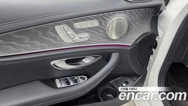 Mercedes-Benz E-Class 2023 — photo 30