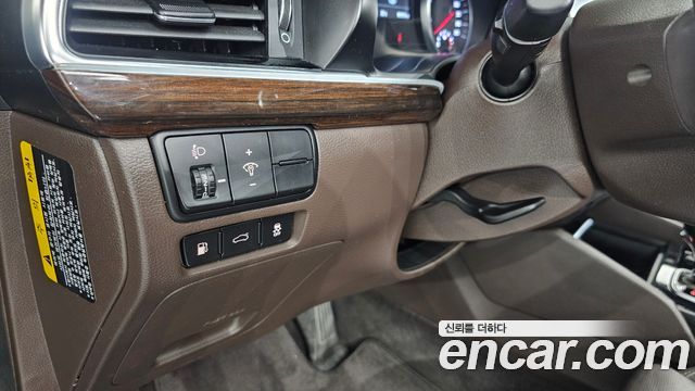 Kia K7 2018 — photo 22