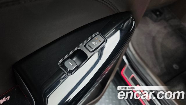 Kia K7 2018 — photo 24