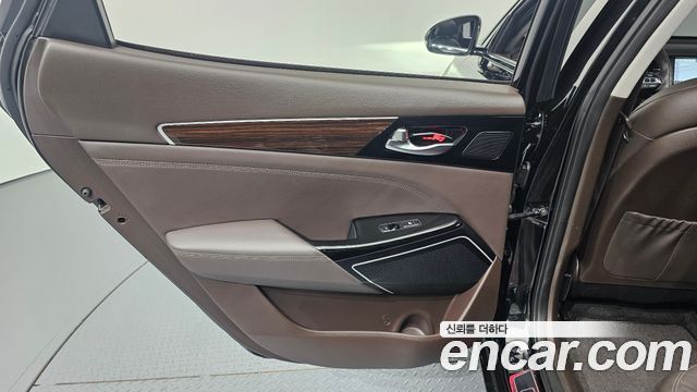 Kia K7 2018 — photo 15