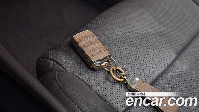 Kia K7 2018 — photo 35