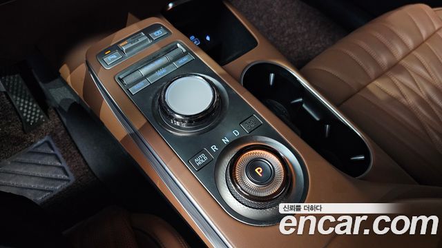 Genesis GV70 2023 — photo 9