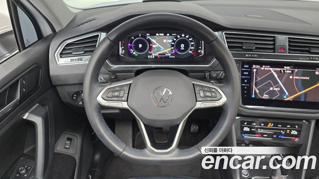 Volkswagen Tiguan 2022 — photo 12