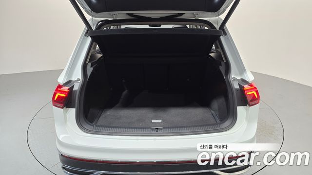 Volkswagen Tiguan 2022 — photo 15