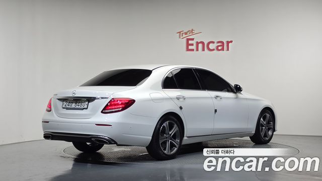 Mercedes-Benz E-Class 2019 — photo 2