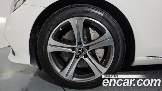 Mercedes-Benz E-Class 2019 — photo 5