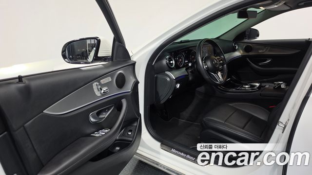 Mercedes-Benz E-Class 2019 — photo 13