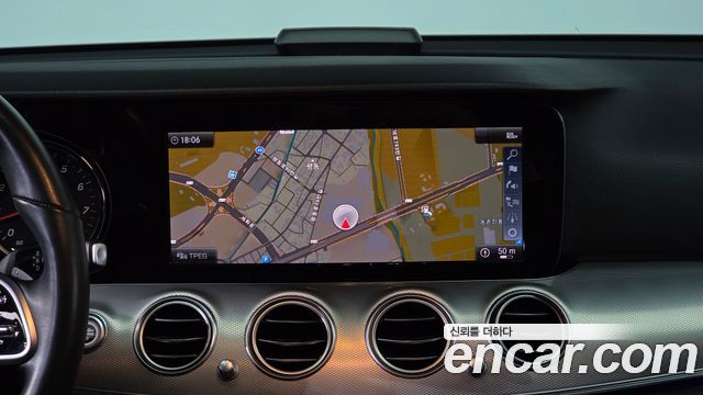 Mercedes-Benz E-Class 2019 — photo 18