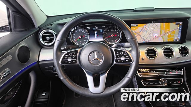 Mercedes-Benz E-Class 2019 — photo 19