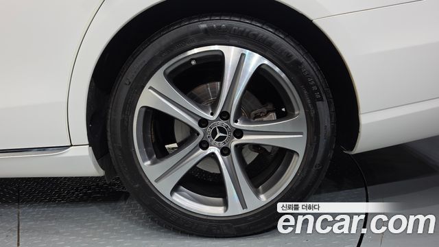 Mercedes-Benz E-Class 2019 — photo 7
