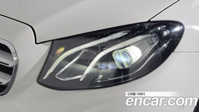 Mercedes-Benz E-Class 2019 — photo 8
