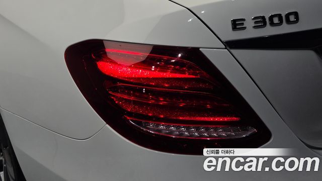 Mercedes-Benz E-Class 2019 — photo 9