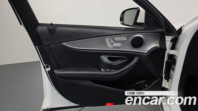 Mercedes-Benz E-Class 2019 — photo 14