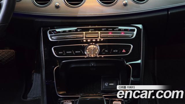 Mercedes-Benz E-Class 2019 — photo 34