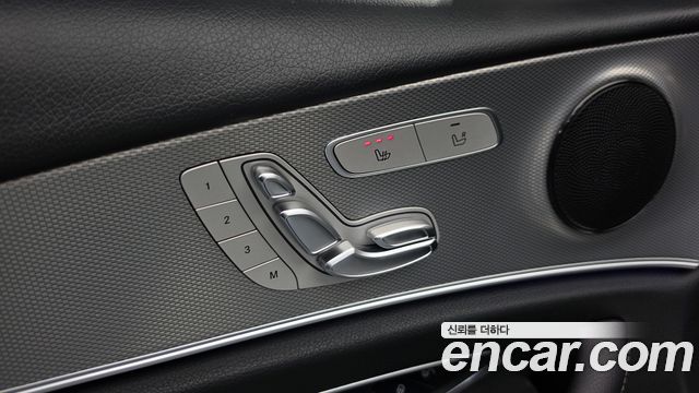 Mercedes-Benz E-Class 2019 — photo 35