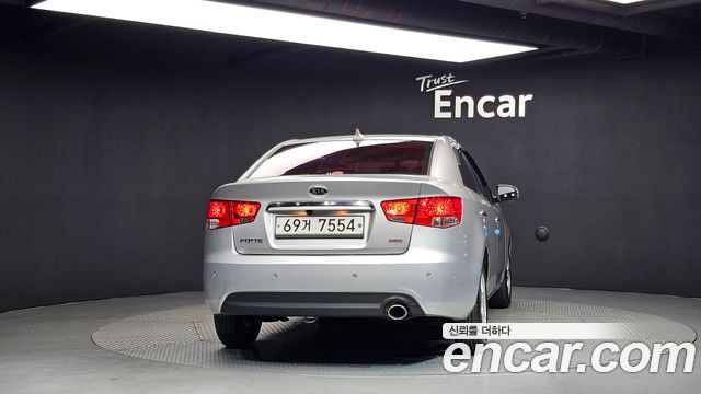 Kia Porte 2012 — photo 4