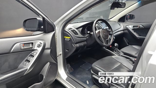 Kia Porte 2012 — photo 10