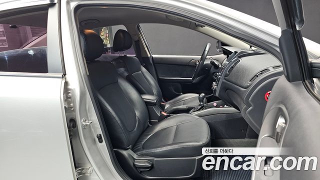 Kia Porte 2012 — photo 12