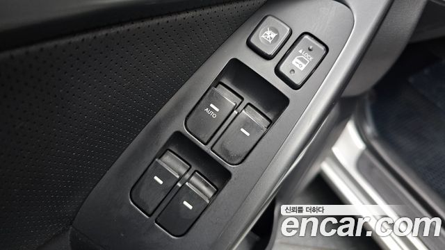 Kia Porte 2012 — photo 17