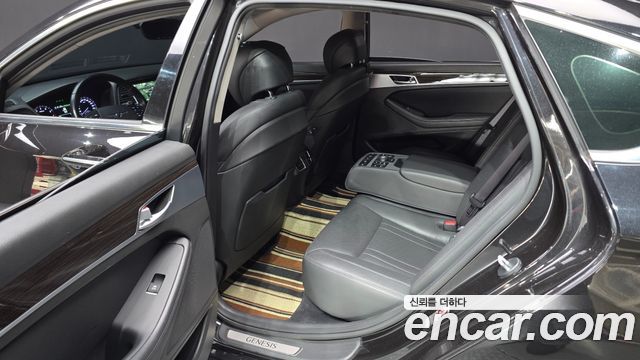 Genesis G80 2017 — photo 11