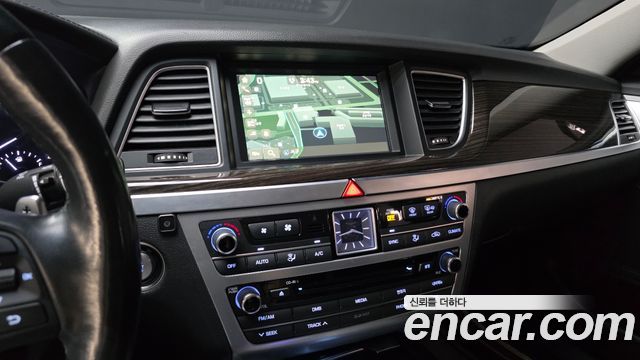 Genesis G80 2017 — photo 16
