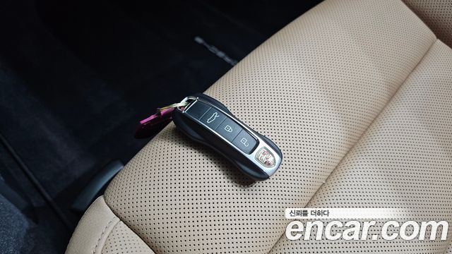 Porsche 911 2020 — photo 20