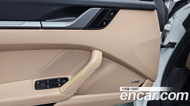 Porsche 911 2020 — photo 23