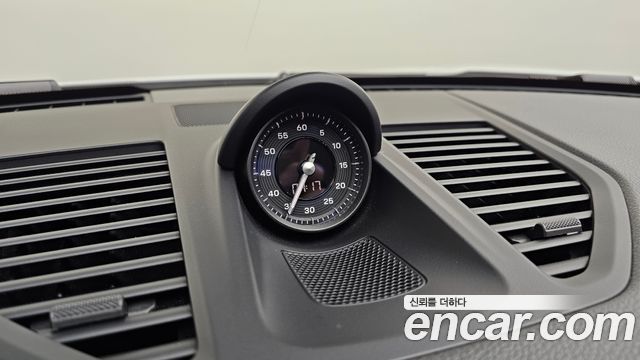 Porsche 911 2020 — photo 25
