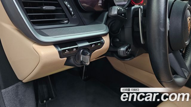 Porsche 911 2020 — photo 28