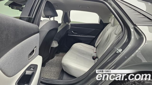 Hyundai AVANTE 2021 — photo 18