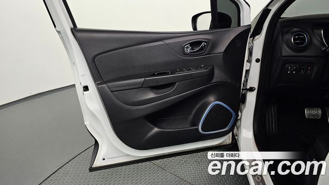 Renault Korea QM3 2017 — photo 14