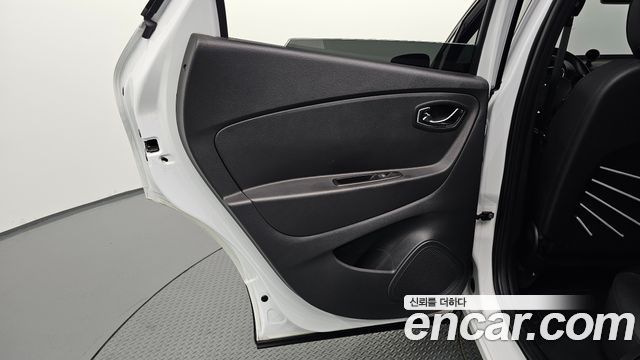 Renault Korea QM3 2017 — photo 15