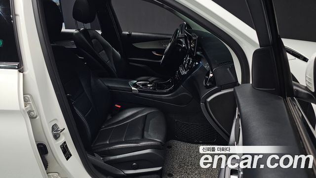 Mercedes-Benz GLC-Class 2019 — photo 16