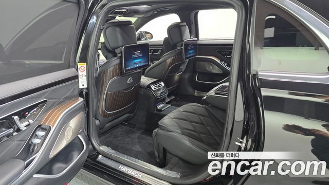 Mercedes-Benz S-Class 2023 — photo 17