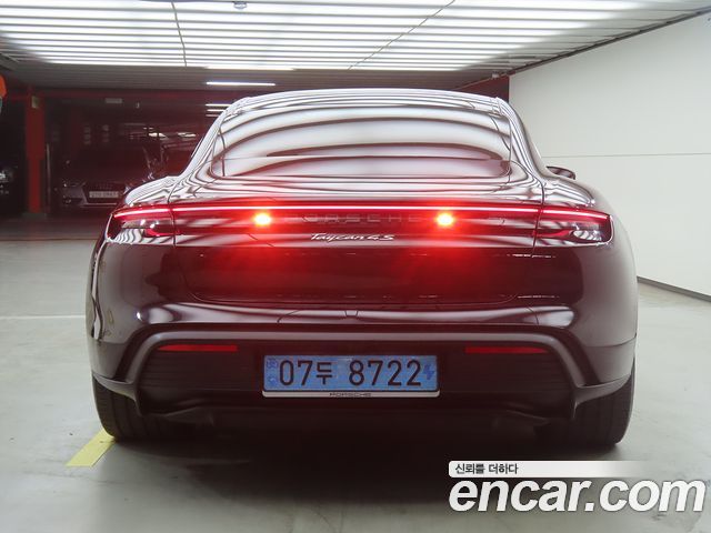 Porsche Taycan 2025 — photo 3