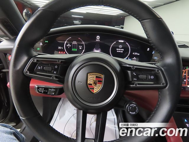 Porsche Taycan 2025 — photo 8