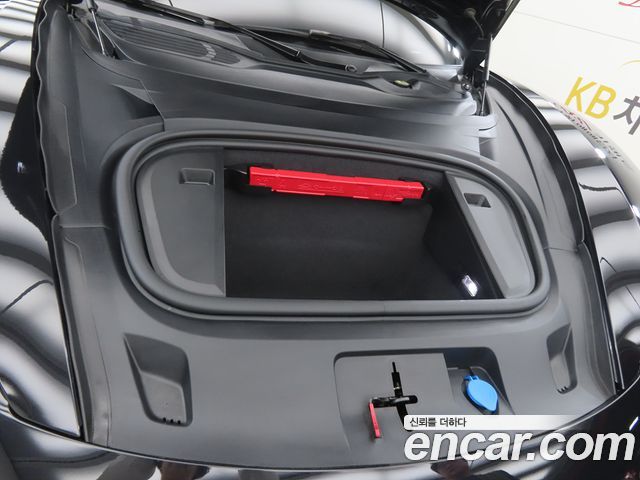Porsche Taycan 2025 — photo 18