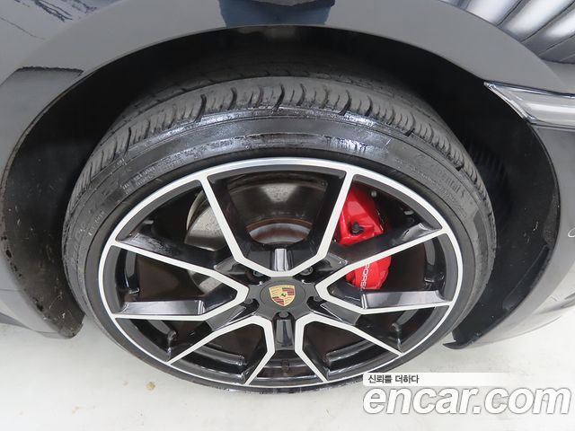 Porsche Taycan 2025 — photo 19