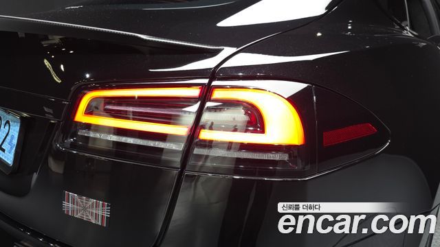 Tesla Model S 2026 — photo 9