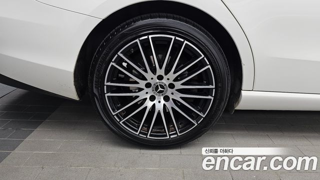 Mercedes-Benz C-Class 2022 — photo 5