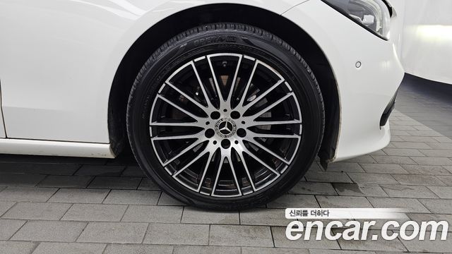 Mercedes-Benz C-Class 2022 — photo 7