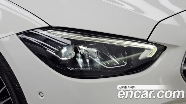 Mercedes-Benz C-Class 2022 — photo 8