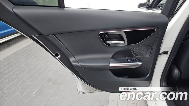 Mercedes-Benz C-Class 2022 — photo 15