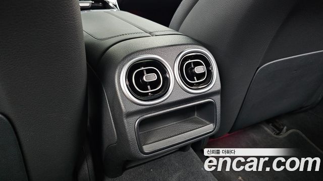 Mercedes-Benz C-Class 2022 — photo 31