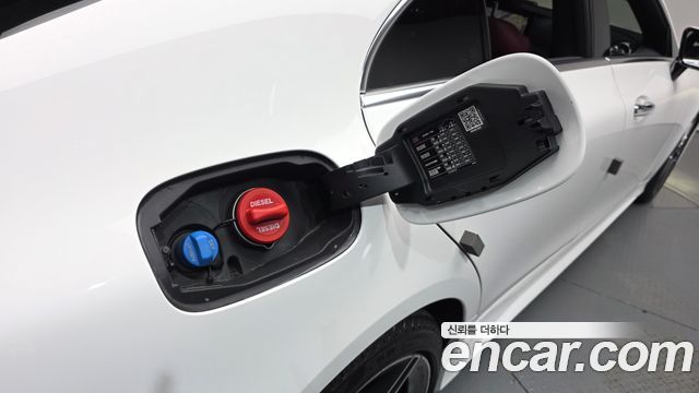 Mercedes-Benz CLS-Class 2023 — photo 19