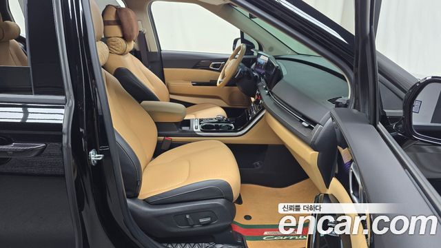 Kia Canival 2023 — photo 16