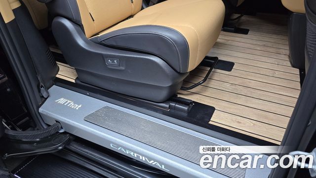 Kia Canival 2023 — photo 32