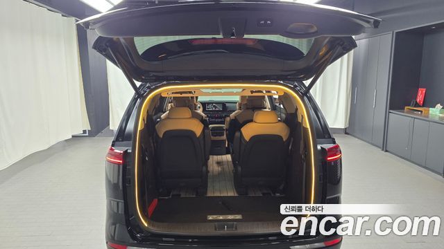 Kia Canival 2023 — photo 35