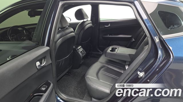 Kia K5 2017 — photo 18