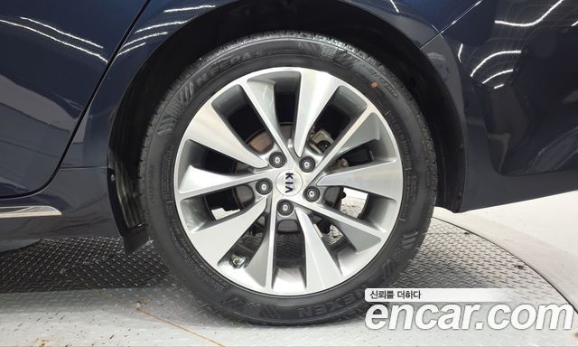 Kia K5 2017 — photo 7